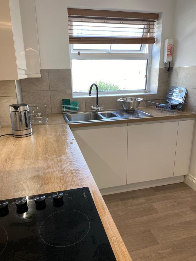 Bournemouth Beachfront Retreat 3 Bedroom 3 Bathroom Seaside B&B With Free Parking المظهر الخارجي الصورة