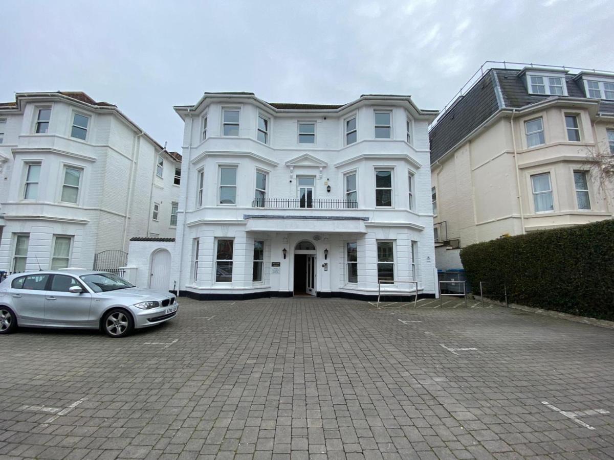 Bournemouth Beachfront Retreat 3 Bedroom 3 Bathroom Seaside B&B With Free Parking المظهر الخارجي الصورة