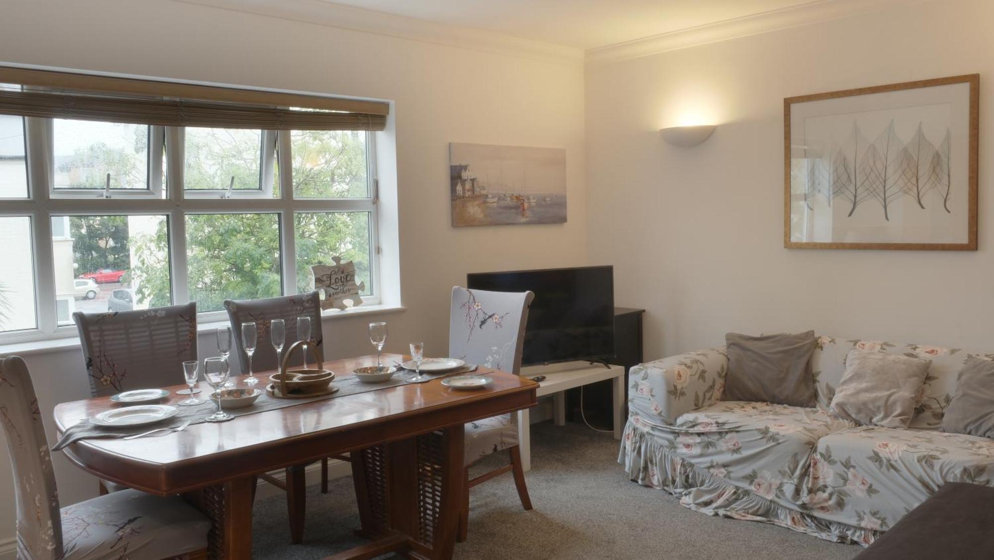 Bournemouth Beachfront Retreat 3 Bedroom 3 Bathroom Seaside B&B With Free Parking المظهر الخارجي الصورة