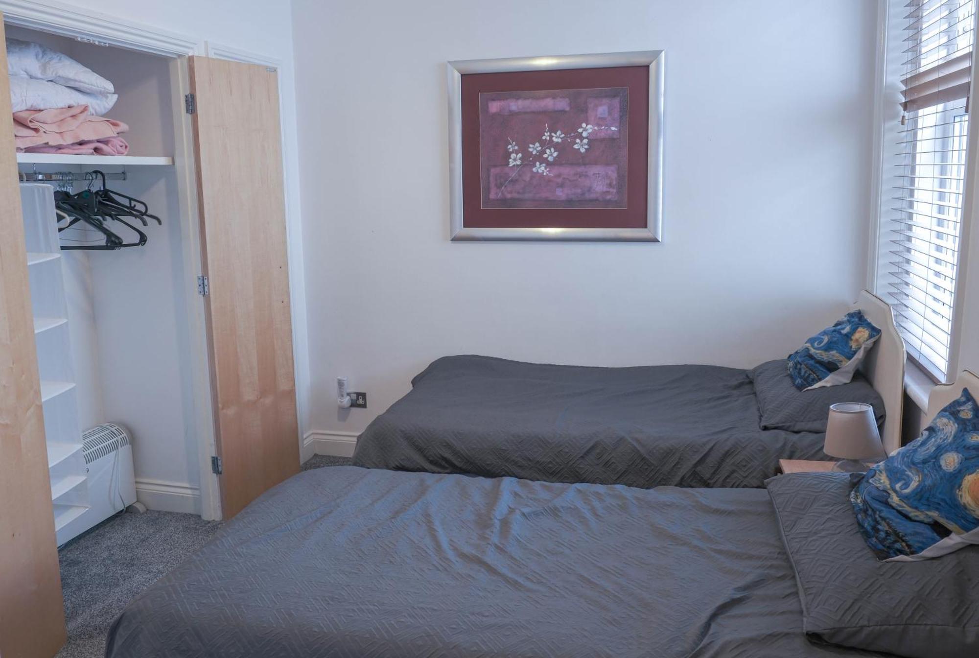 Bournemouth Beachfront Retreat 3 Bedroom 3 Bathroom Seaside B&B With Free Parking المظهر الخارجي الصورة