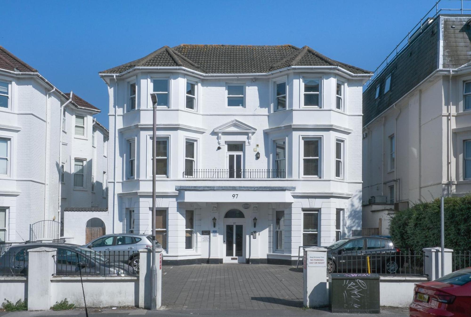 Bournemouth Beachfront Retreat 3 Bedroom 3 Bathroom Seaside B&B With Free Parking المظهر الخارجي الصورة