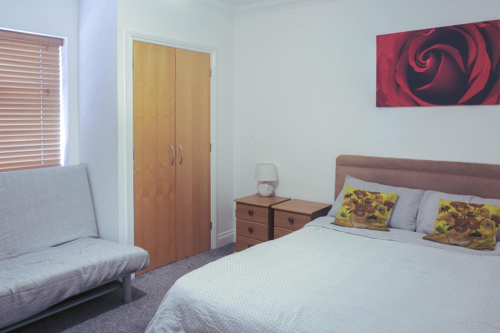 Bournemouth Beachfront Retreat 3 Bedroom 3 Bathroom Seaside B&B With Free Parking المظهر الخارجي الصورة