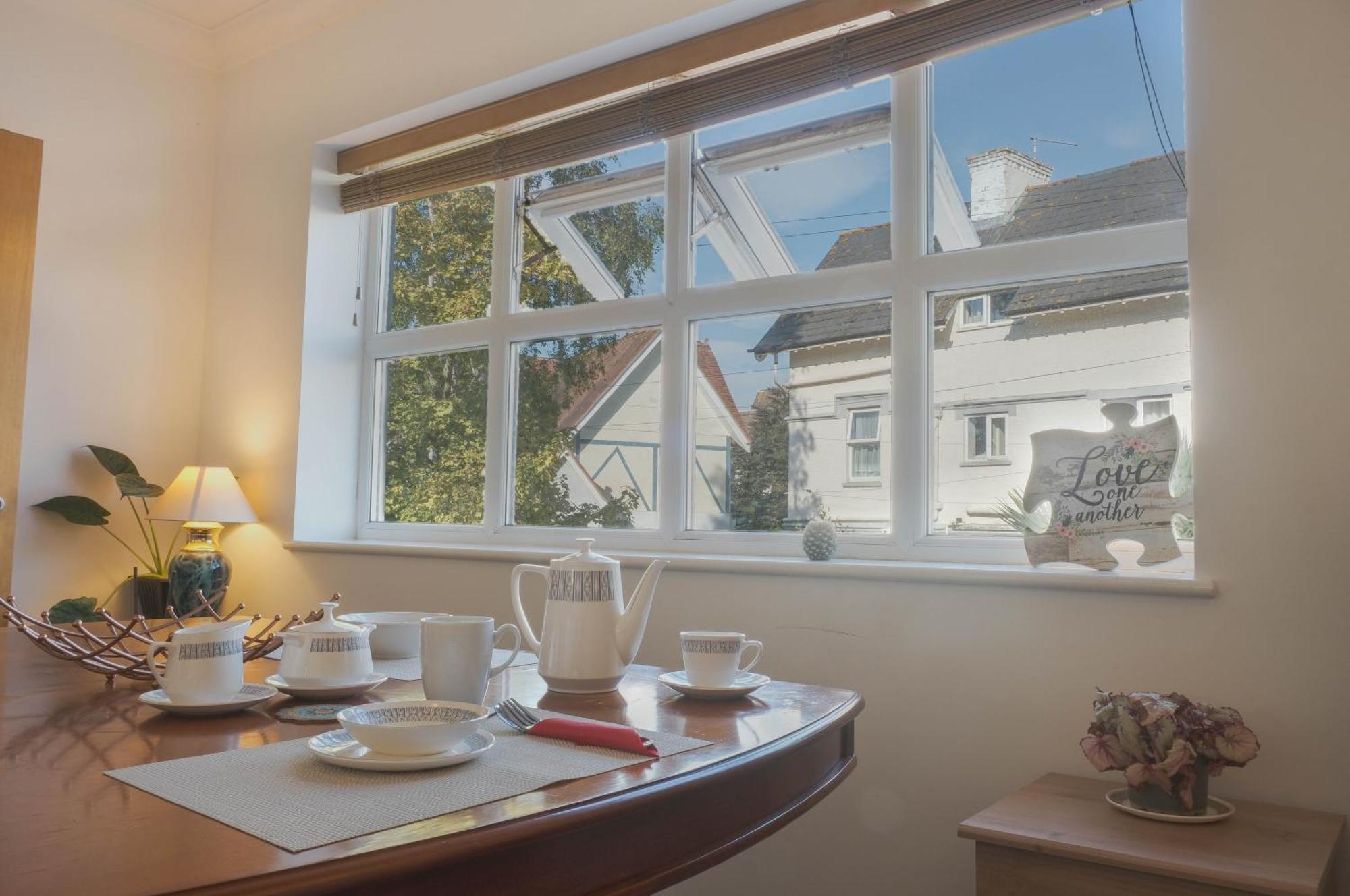 Bournemouth Beachfront Retreat 3 Bedroom 3 Bathroom Seaside B&B With Free Parking المظهر الخارجي الصورة