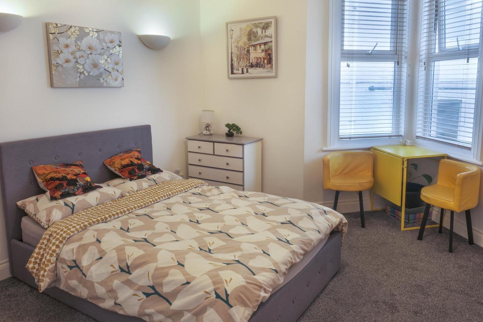 Bournemouth Beachfront Retreat 3 Bedroom 3 Bathroom Seaside B&B With Free Parking المظهر الخارجي الصورة