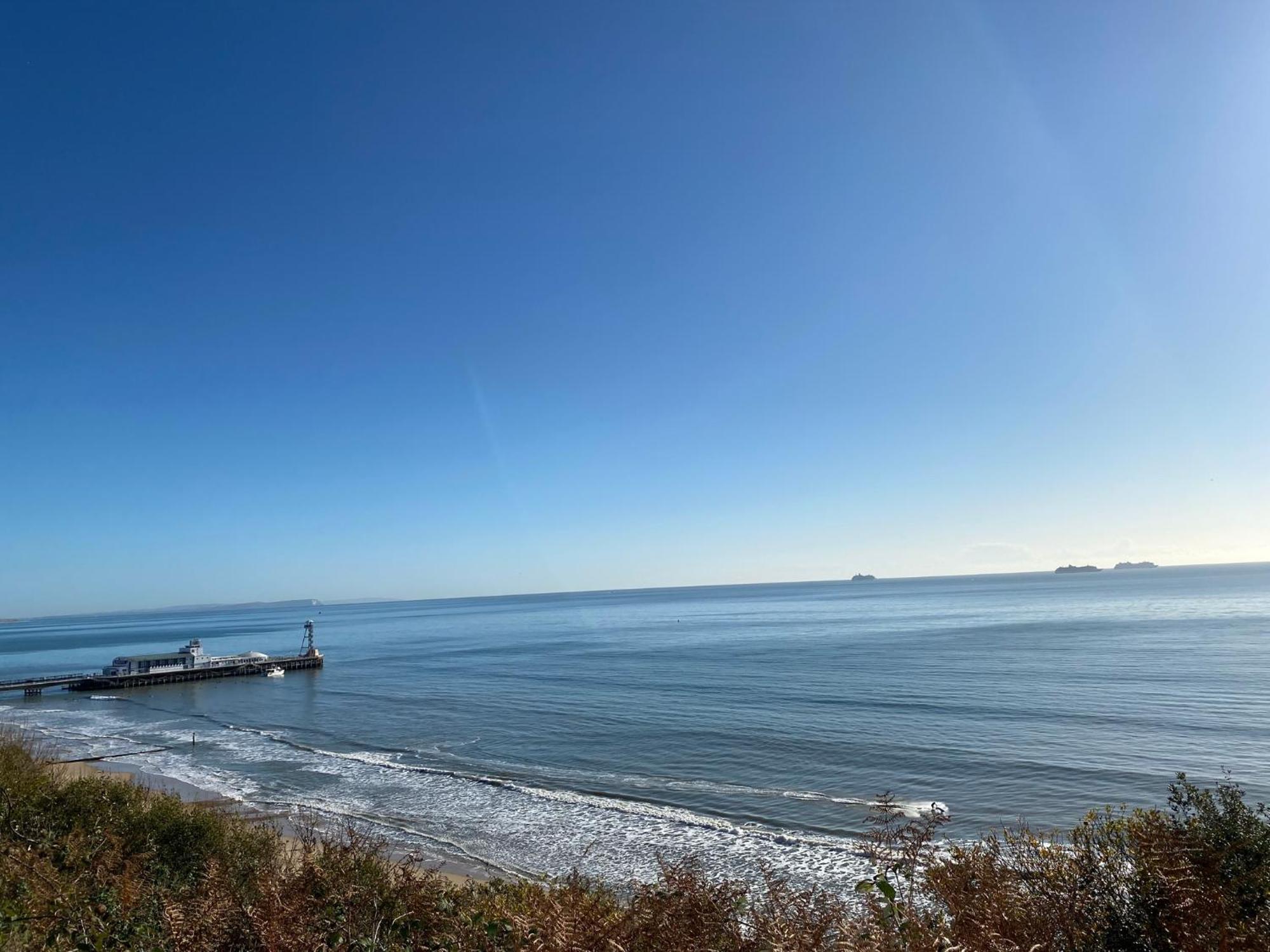 Bournemouth Beachfront Retreat 3 Bedroom 3 Bathroom Seaside B&B With Free Parking المظهر الخارجي الصورة